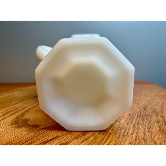 Vintage Anchor Hocking Harvest Grape Milk Glass White Pitcher - Picture 8 of 10